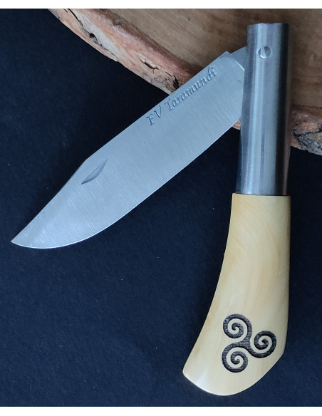 Navaja personalizada trisquel Francisco Vega