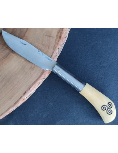 Navaja personalizada trisquel Francisco Vega