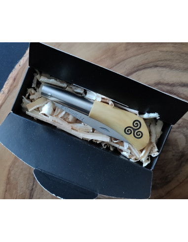 Navaja personalizada trisquel Francisco Vega