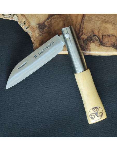 Navaja personalizada trisquel  carbono - Manuel Martínez