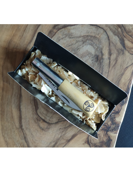 Navaja personalizada trisquel  carbono - Manuel Martínez