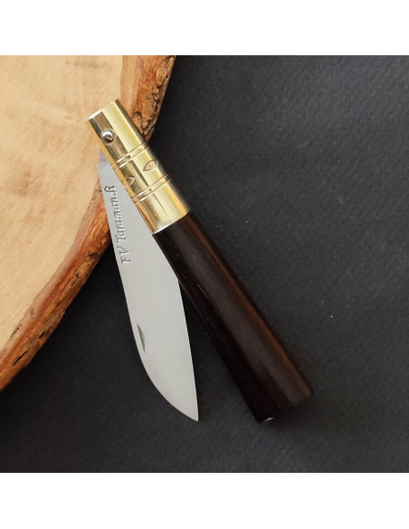 Navaja personalizada ébano latón punta recta Francisco Vega