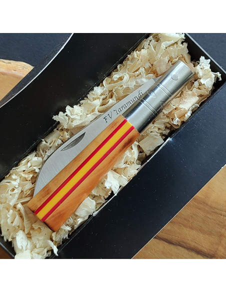 Navaja cerezo quemado bandera España Francisco Vega