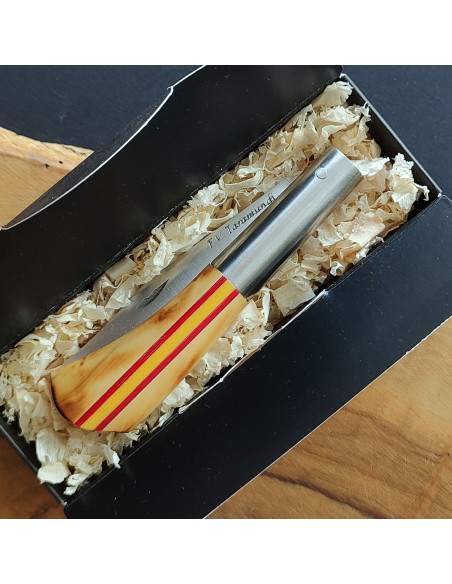 Navaja boj quemada bandera España Francisco Vega