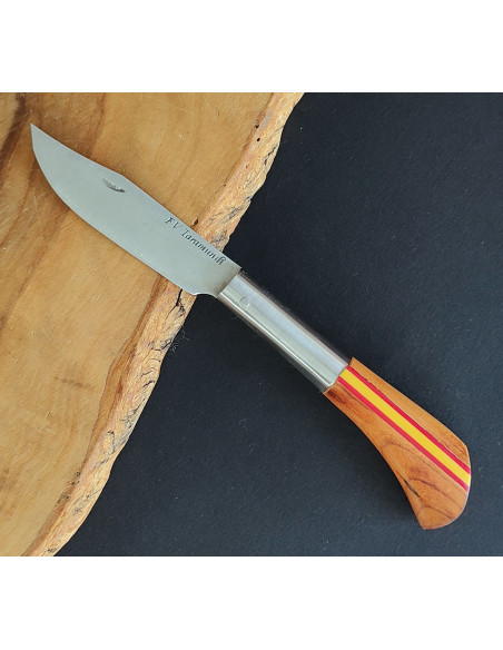 Navaja cerezo quemado bandera España Francisco Vega