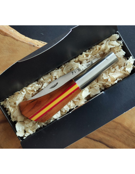 Navaja cerezo quemado bandera España Francisco Vega