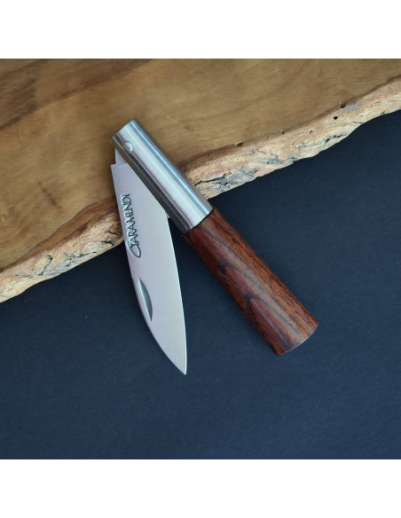 navaja de la Cuchillería de Taramundi con empuñadura en castaño.