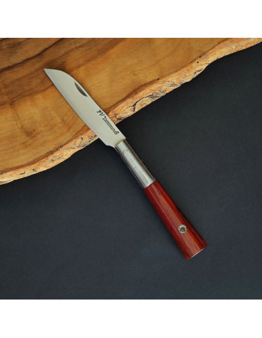 Navaja del artesano Francisco Vega de Taramundi con empuñadura en madera de cocobolo e incrustación de mosaic pin.