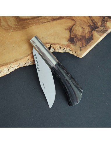 Navaja personalizada laminada en tono negro de Francisco Vega Taramundi