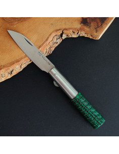 Navaja en madera de fresno tintada en tono verde del artesano Carlos Quintana Taramundi 2