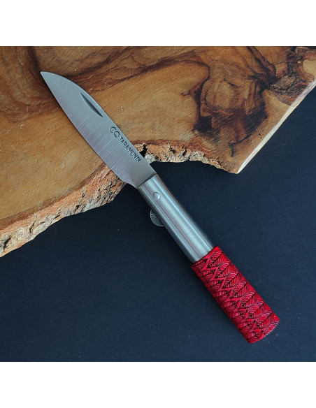 Navaja en madera de fresno tintada en tono rojo del artesano Carlos Quintana Taramundi