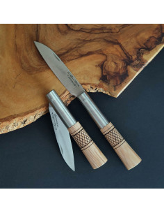 Navaja con empuñadura en madera de encina decorada con cruzadillo del artesano Carlos Quintana Taramundi