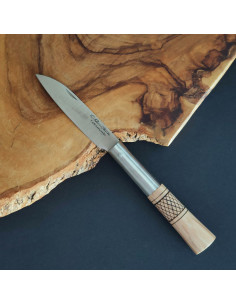 Navaja con empuñadura en madera de encina decorada con cruzadillo del artesano Carlos Quintana Taramundi 2