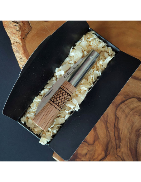 Presentación navaja decorada encina del artesano Carlos Quintana - CQ Taramundi