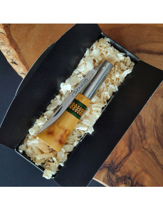 Navaja con hoja en acero inoxidable terminada en punta vuelta y empuñadura decorada de la Cuchillería de Taramundi 2