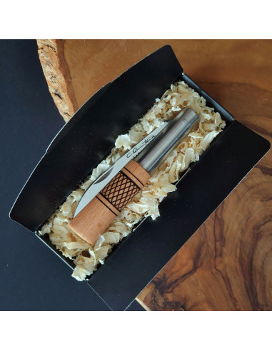 Presentación navaja haya cruzadillo con bloqueo del artesano Carlos Quintana Taramundi