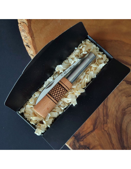 Presentación navaja haya cruzadillo con bloqueo del artesano Carlos Quintana Taramundi