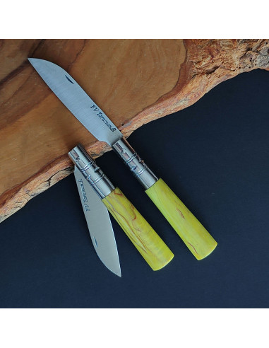 Navaja en madera estabilizada tintada en color amarillo del artesano Francisco Vega - FV Taramundi