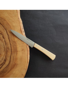 Cuchillo cocina cebollero pequeño de 12cm de hoja con empuñadura en madera lisa de la Cuchillería de Taramundi.