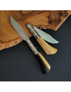 navaja con empuñadura en ébano bicolor y virola decorada con espiral del artesano Francisco Vega