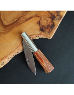 Navaja del artesano Antonio Quintela Taramundi con empuñadura en madera laminada en tonos marrones 2