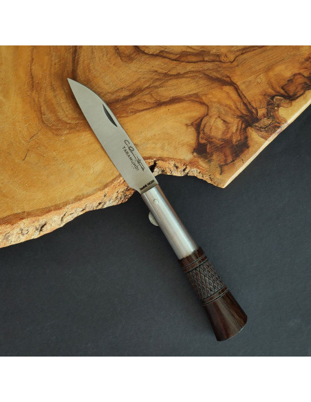 Navaja en roble termotratado decorada con cruzadillo y virola lisa con bloqueo del artesano Carlos Quintana - CQ TARAMUNDI