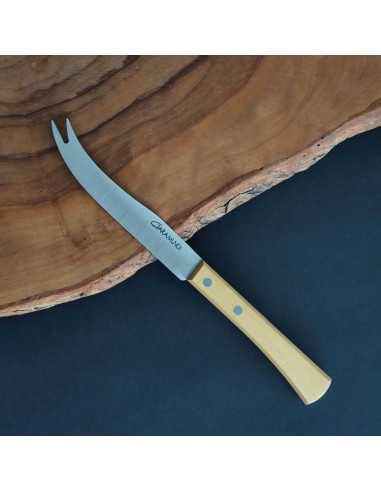 Cuchillo quesero con empuñadura lisa de la Cuchillería de Taramundi.