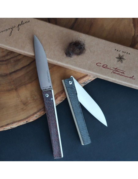 Navaja con empuñadura en micarta de lana de oveja xalda del artesano Carlos Quintana Taramundi