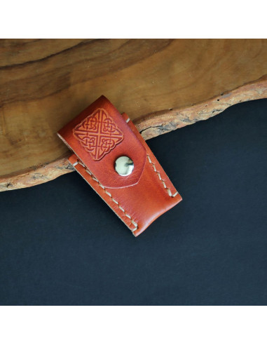 Funda cuero broche trisquel 6cm