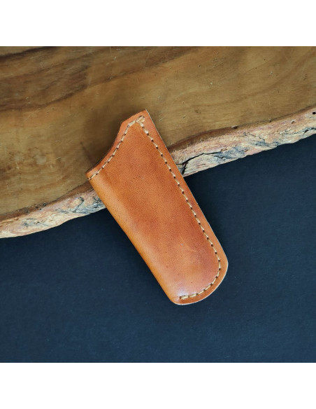 Funda cuero lisa para navaja de 6cm de hoja.