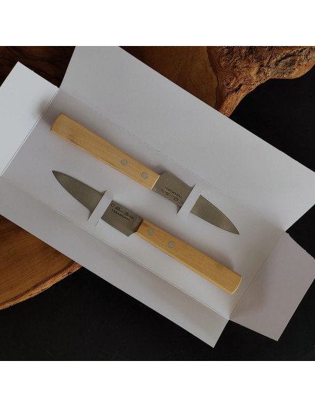 Presentación en cartulina de pack de dos cuchillos patateros en madera lisa del artesano Carlos Quintana Taramundi