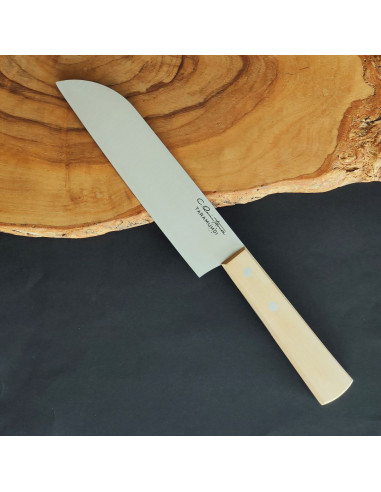 Cuchillo de cocina santoku con empuñadura en madera lisa del artesano Carlos Quintana