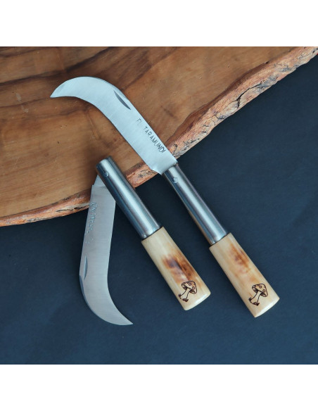 Navaja setas con empuñadura en madera de boj decorada del artesano Fermín Lombardero Taramundi