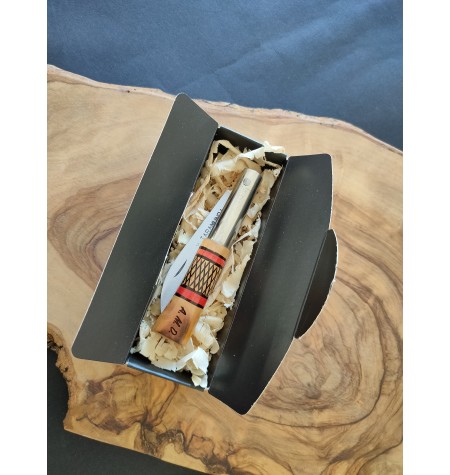 navaja con decorado cruzadillo en carbono personalizada